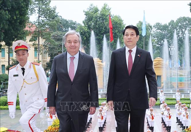 Chủ tịch nước Lương Cường đón Tổng Thư ký Liên hợp quốc António Guterres tại Phủ Chủ tịch. Ảnh: Lâm Khánh - TTXVN