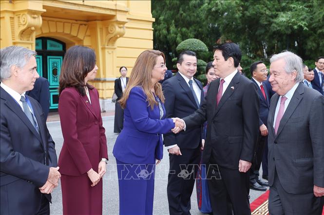 Chủ tịch nước Lương Cường và Tổng Thư ký Liên hợp quốc António Guterres với các đại biểu. Ảnh: Lâm Khánh – TTXVN