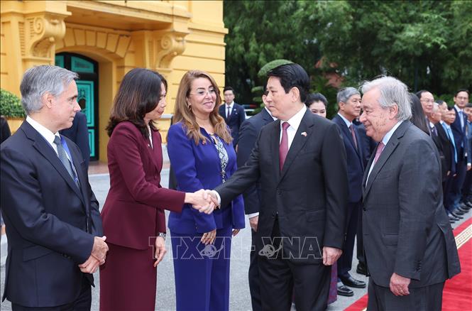 Chủ tịch nước Lương Cường và Tổng Thư ký Liên hợp quốc António Guterres với các đại biểu. Ảnh: Lâm Khánh – TTXVN