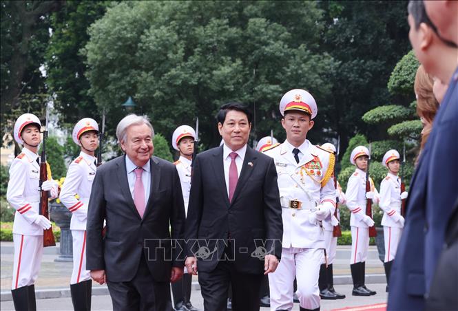 Chủ tịch nước Lương Cường đón Tổng Thư ký Liên hợp quốc António Guterres tại Phủ Chủ tịch. Ảnh: Lâm Khánh - TTXVN
