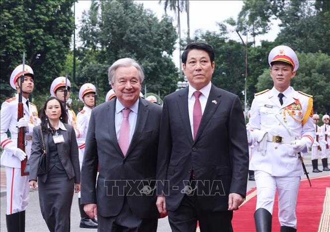 Chủ tịch nước Lương Cường đón Tổng Thư ký Liên hợp quốc António Guterres tại Phủ Chủ tịch. Ảnh: Lâm Khánh - TTXVN