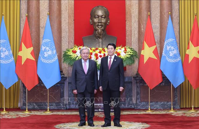 Chủ tịch nước Lương Cường và Tổng Thư ký Liên hợp quốc António Guterres chụp ảnh chung. Ảnh: Lâm Khánh - TTXVN