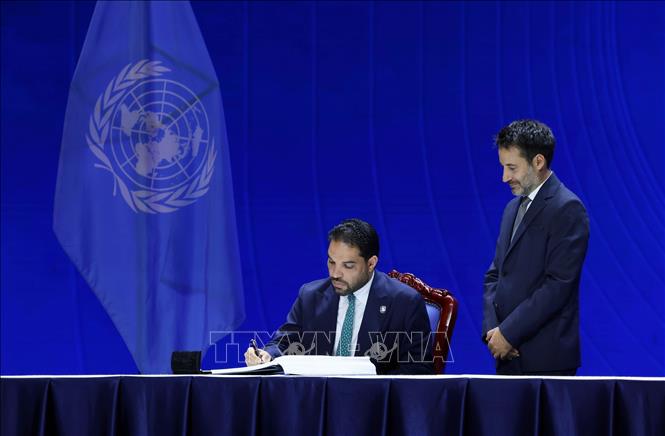 Representative of Libya signs the United Nations Convention against Cybercrime. Photo: VNA