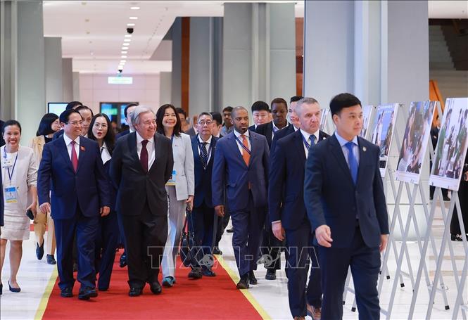 Thủ tướng Phạm Minh Chính cùng Tổng Thư ký Liên hợp quốc António Guterres tham dự Phiên thảo luận toàn thể cấp cao thứ nhất. Ảnh: Dương Giang-TTXVN