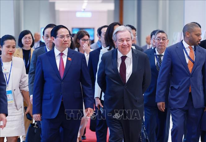 Thủ tướng Phạm Minh Chính cùng Tổng Thư ký Liên hợp quốc António Guterres tham dự Phiên thảo luận toàn thể cấp cao lần thứ nhất. Ảnh: Dương Giang-TTXVN