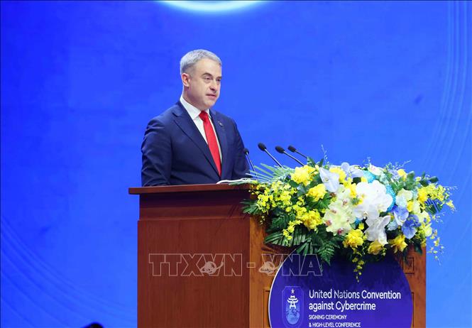 Phó Thủ tướng, Bộ trưởng các vấn đề số Cộng hòa Ba Lan Krzysztof Gawkowski phát biểu tại Phiên thảo luận toàn thể cấp cao thứ nhất. Ảnh: Phương Hoa - TTXVN