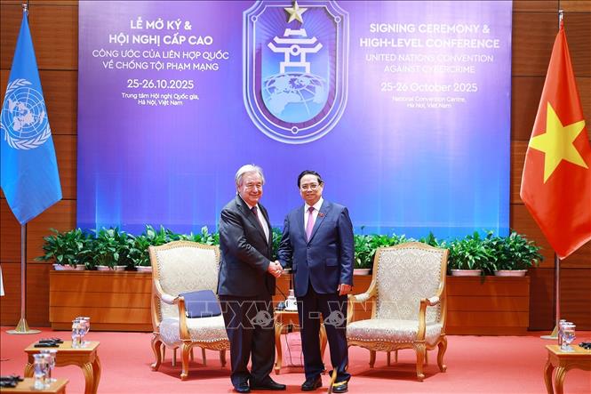 Thủ tướng Phạm Minh Chính hội kiến Tổng Thư ký Liên hợp quốc António Guterres. Ảnh: Dương Giang-TTXVN 
