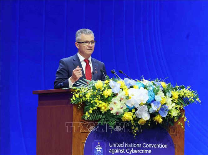 Đồng Bộ trưởng về Ngoại giao và Thương mại Australia Matt Thistlethwaite phát biểu tại Phiên thảo luận toàn thể cấp cao thứ nhất. Ảnh: Phương Hoa - TTXVN