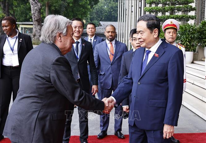 Chủ tịch Quốc hội Trần Thanh Mẫn đón Tổng Thư ký Liên hợp quốc António Guterres. Ảnh: Doãn Tấn - TTXVN