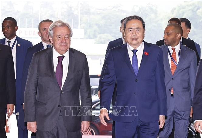 Chủ tịch Quốc hội Trần Thanh Mẫn đón Tổng Thư ký Liên hợp quốc António Guterres. Ảnh: Doãn Tấn - TTXVN