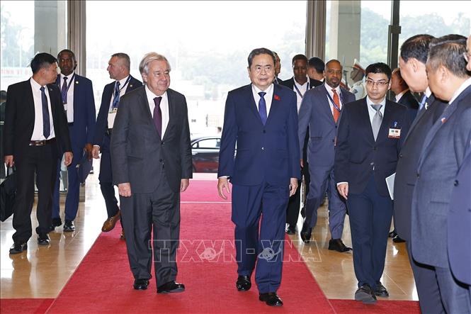 Chủ tịch Quốc hội Trần Thanh Mẫn đón Tổng Thư ký Liên hợp quốc António Guterres. Ảnh: Doãn Tấn - TTXVN