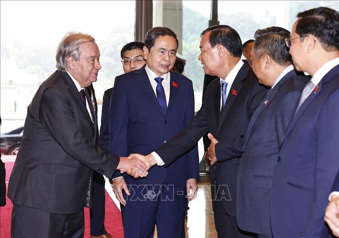 Chủ tịch Quốc hội Trần Thanh Mẫn đón Tổng Thư ký Liên hợp quốc António Guterres. Ảnh: Doãn Tấn - TTXVN