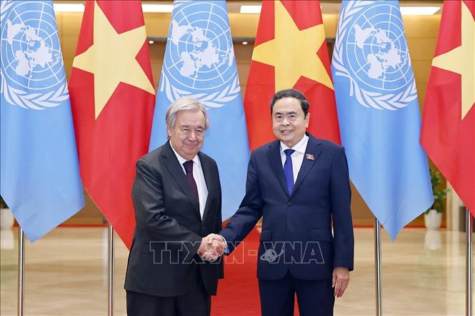 Chủ tịch Quốc hội Trần Thanh Mẫn và Tổng Thư ký Liên hợp quốc António Guterres chụp ảnh chung. Ảnh: Doãn Tấn - TTXVN