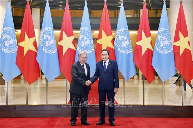 Chủ tịch Quốc hội Trần Thanh Mẫn và Tổng Thư ký Liên hợp quốc António Guterres chụp ảnh chung. Ảnh: Doãn Tấn - TTXVN
