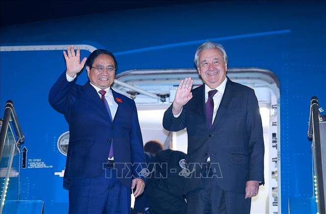 Thủ tướng Phạm Minh Chính và Tổng Thư ký Liên hợp quốc António Guterres cùng lên chuyên cơ sang Kuala Lumpur, Malaysia tham dự Hội nghị Cấp cao ASEAN lần thứ 47 và các Hội nghị Cấp cao liên quan. Ảnh: Dương Giang-TTXVN 
