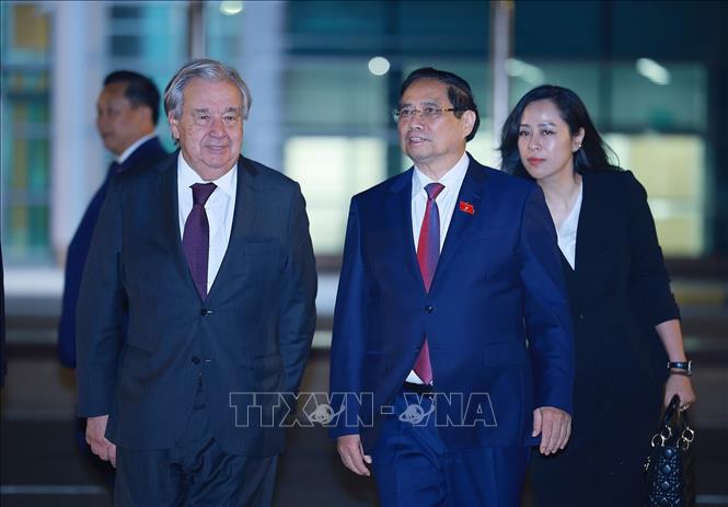 Thủ tướng Phạm Minh Chính và Tổng Thư ký Liên hợp quốc António Guterres cùng rời Hà Nội sang Kuala Lumpur, Malaysia tham dự Hội nghị Cấp cao ASEAN lần thứ 47 và các Hội nghị Cấp cao liên quan. Ảnh: Dương Giang-TTXVN 
