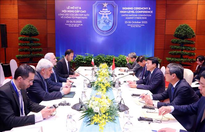 Đại tướng Lương Tam Quang, Bộ trưởng Bộ Công an tiếp xã giao ngài Vahid Jalalzadeh, Thứ trưởng Bộ Ngoại giao phụ trách lãnh sự, quốc hội, vấn đề người của Iran. Ảnh: Phạm Kiên - TTXVN