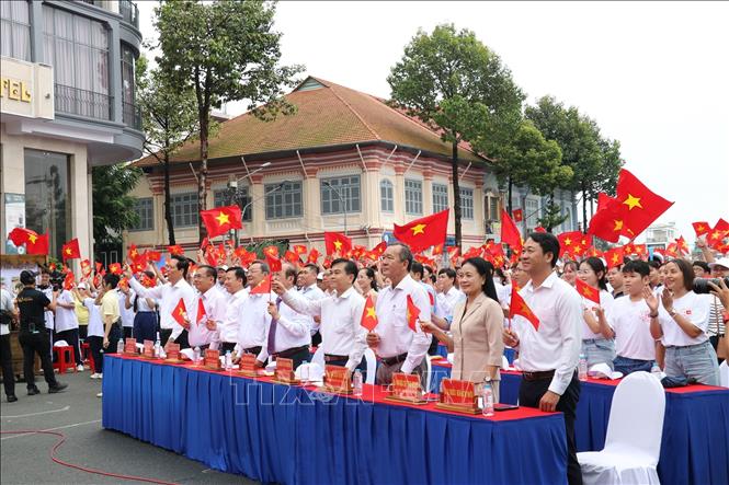 Lãnh đạo tỉnh Đồng Tháp cổ vũ cho thí sinh Nguyễn Nhựt Lam tại chương trình. Ảnh: Đức Tâm – TTXVN