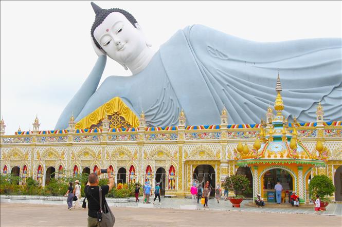 Chùa nổi tiếng với pho tượng Phật nằm lớn nhất Việt Nam. Nguyễn Hằng - TTXVN