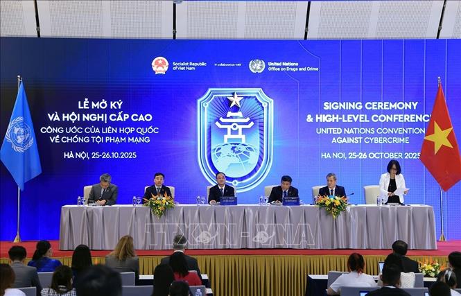 Quang cảnh buổi họp báo quốc tế thông báo kết quả Lễ mở ký Công ước Hà Nội. Ảnh: Tuấn Anh - TTXVN