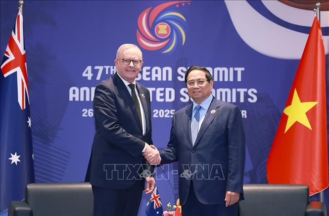 Thủ tướng Phạm Minh Chính gặp Thủ tướng Australia Anthony Albanese. Ảnh: Dương Giang-TTXVN 