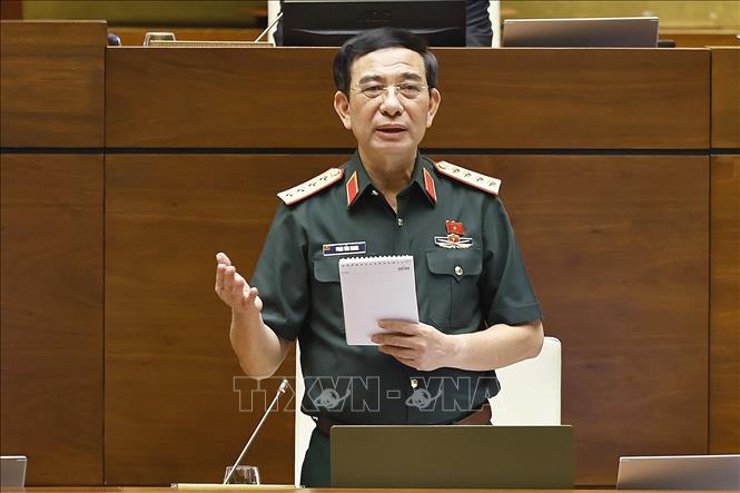Đại tướng, Bộ trưởng Bộ Quốc phòng Phan Văn Giang giải trình, làm rõ một số vấn đề đại biểu Quốc hội nêu. Ảnh: Doãn Tấn - TTXVN