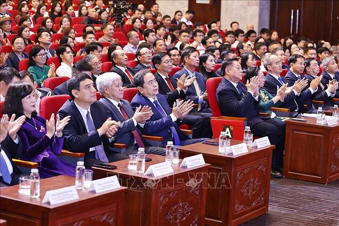 Chủ tịch Quốc hội Trần Thanh Mẫn và đại biểu dự Lễ trao Giải thưởng Nhân tài Đất Việt năm 2025. Ảnh: Doãn Tấn – TTXVN