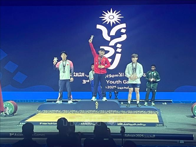 VĐV Nguyễn Thành Duy thi đấu xuất sắc, giành huy chương Vàng và phá kỷ lục trẻ châu Á nội dung cử đẩy. Ảnh: TTXVN phát