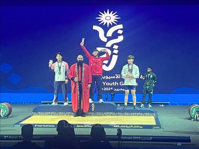 VĐV Nguyễn Thành Duy thi đấu xuất sắc, giành huy chương Vàng và phá kỷ lục trẻ châu Á nội dung cử đẩy. Ảnh: TTXVN phát
