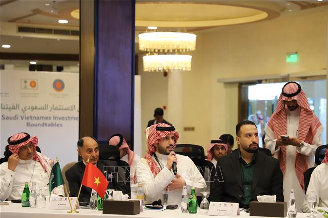 Đại điện doanh nghiệp Ả rập Xê út phát biểu tại Tọa đàm Đầu tư Việt Nam - Ả rập Xê út. Ảnh: Nguyễn Trường - PV TTXVN từ Ả rập Xê út