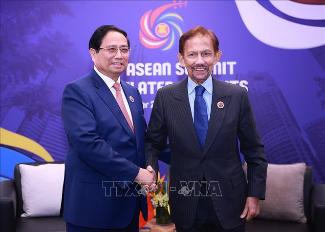 Thủ tướng Phạm Minh Chính gặp Quốc vương Brunei Hassanal Bolkiah. Ảnh: Dương Giang-TTXVN 
