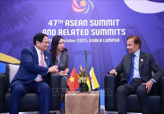 Thủ tướng Phạm Minh Chính gặp Quốc vương Brunei Hassanal Bolkiah. Ảnh: Dương Giang-TTXVN 
