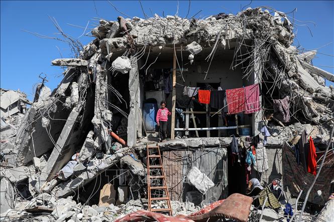 Tòa nhà bị phá hủy trong xung đột ở phía Bắc Dải Gaza ngày 27/10/2025. Ảnh: THX/TTXVN