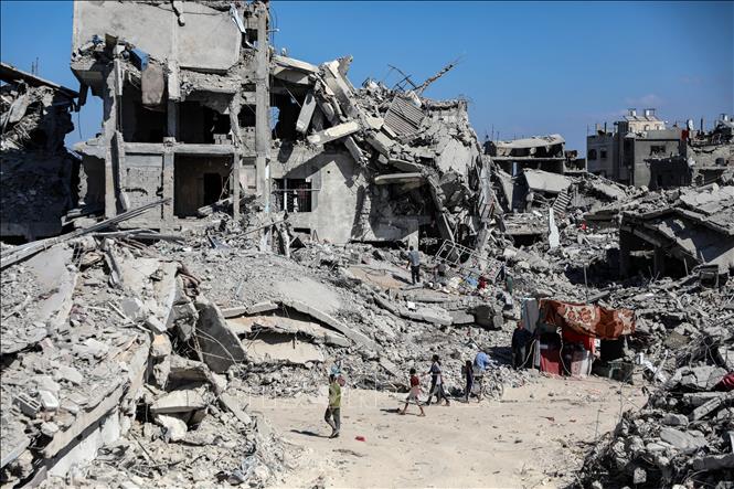 Những tòa nhà bị phá hủy trong xung đột ở phía Bắc Dải Gaza ngày 27/10/2025. Ảnh: THX/TTXVN