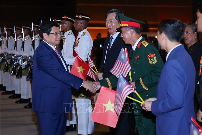 Lễ tiễn Thủ tướng Phạm Minh Chính kết thúc chuyến tham dự Hội nghị Cấp cao ASEAN lần thứ 47 tại Kuala Lumpur, Malaysia. Ảnh: Dương Giang-TTXVN
