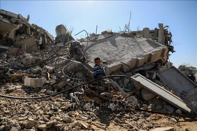 Các toà nhà bị phá huỷ trong xung đột tại Jabalia, phía Bắc Dải Gaza, ngày 27/10/2025. Ảnh: THX/TTXVN