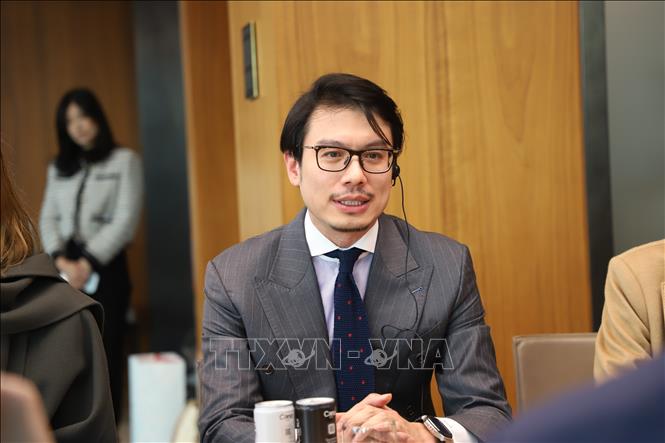 Karl Yeh, Managing Director and Head of Public Sector Coverage for Asia-Pacific at JP Morgan, speaks at the meeting. VNA Photo: Hữu Tiến