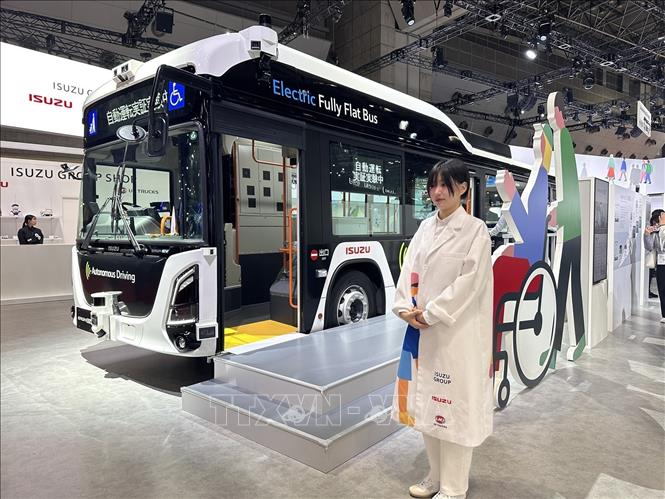 Mẫu xe bus tự hành của Isuzu. Ảnh: Nguyễn Tuyến – Pv TTXVN tại Nhật Bản