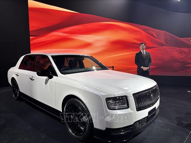 Toyota giới thiệu các mẫu xe Century với tư cách là dòng sản phẩm siêu sang. Ảnh: Nguyễn Tuyến – Pv TTXVN tại Nhật Bản