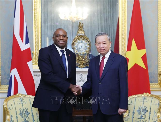 General Secretary of the Communist Party of Vietnam Central Committee To Lam and UK Deputy Prime Minister David Lammy. VNA Photo: Thống Nhất