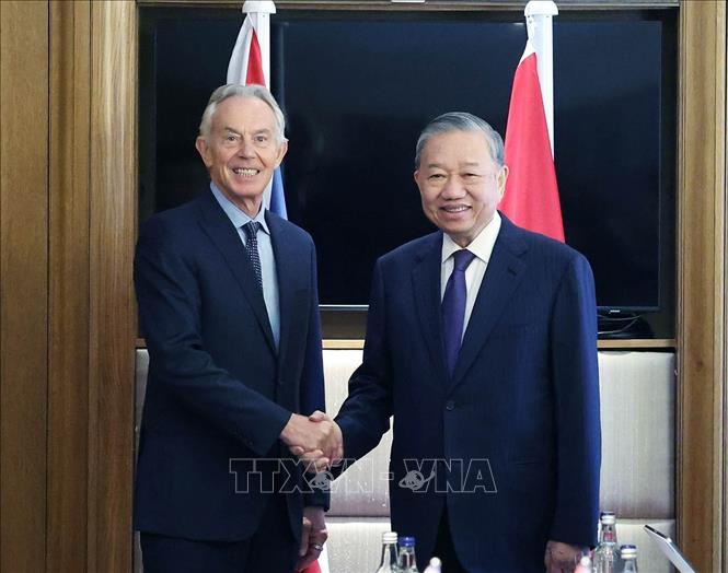Tổng Bí thư Tô Lâm gặp nguyên Thủ tướng Anh Tony Blair. Ảnh: Thống Nhất – TTXVN