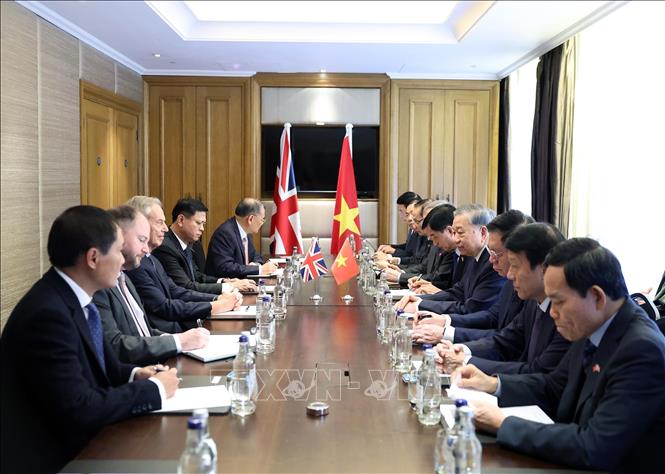 Tổng Bí thư Tô Lâm gặp nguyên Thủ tướng Anh Tony Blair. Ảnh: Thống Nhất – TTXVN