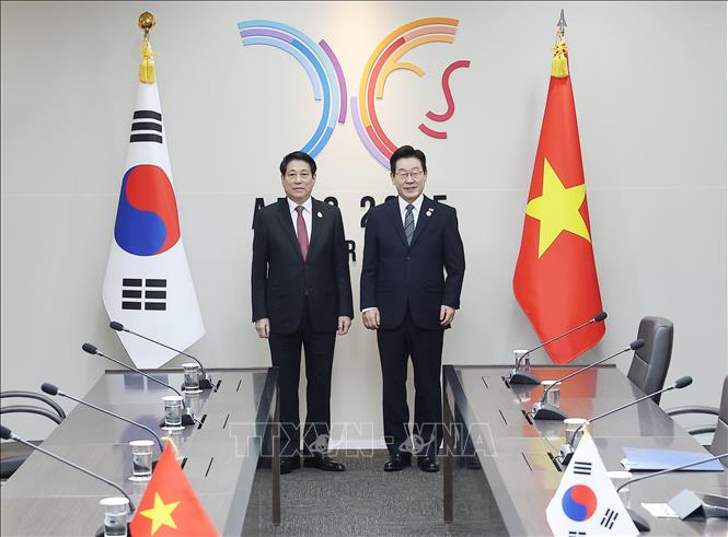 Chủ tịch nước Lương Cường hội đàm với Tổng thống Hàn Quốc Lee Jae Myung. Ảnh: Lâm Khánh – TTXVN