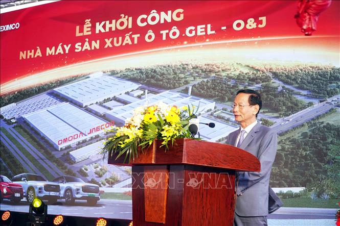 Chủ tịch Tập đoàn Geleximco Vũ Văn Tiền phát biểu tại lễ khởi công Dự án nhà máy sản xuất ô tô GEL-O&J. Ảnh: Nguyễn Công Hải - TTXVN