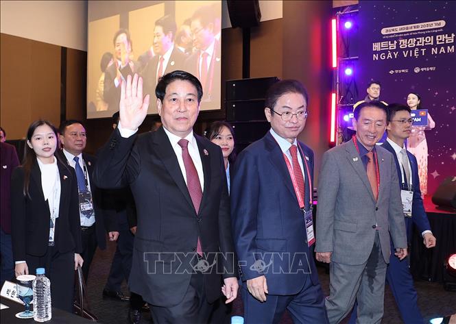 Chủ tịch nước Lương Cường dự chương trình “Ngày Việt Nam”. Ảnh: Lâm Khánh – TTXVN