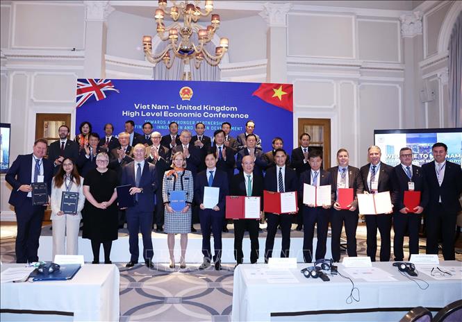 Tổng Bí thư Tô Lâm chứng kiến Lễ trao thoả thuận hợp tác giữa các bộ, ngành, địa phương, doanh nghiệp hai nước. Ảnh: Thống Nhất – TTXVN