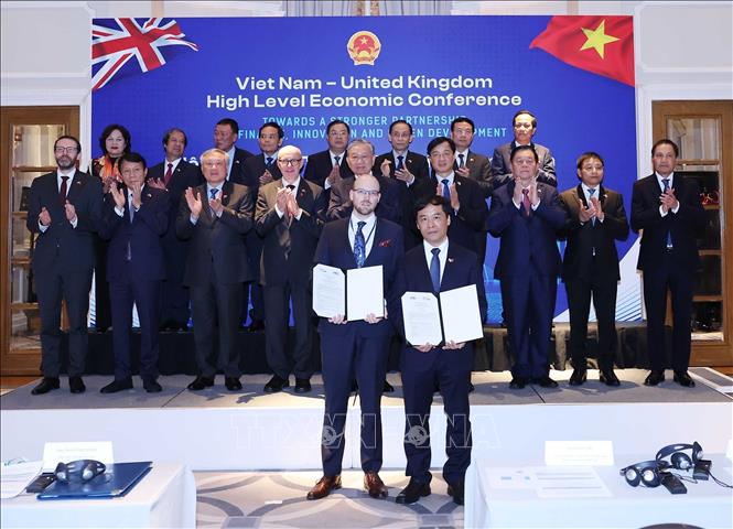 Tổng Bí thư Tô Lâm chứng kiến Lễ trao thoả thuận hợp tác giữa các bộ, ngành, địa phương, doanh nghiệp hai nước. Ảnh: Thống Nhất – TTXVN