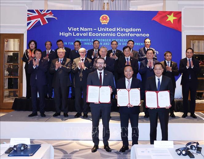 Tổng Bí thư Tô Lâm chứng kiến Lễ trao thoả thuận hợp tác giữa các bộ, ngành, địa phương, doanh nghiệp hai nước. Ảnh: Thống Nhất – TTXVN