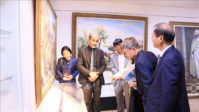 Đoàn Công tác Tạp chí Cộng sản thăm Bảo tàng Cựu chiến binh Algeria. Mạnh Hùng – PV TTXVN tại Algeria