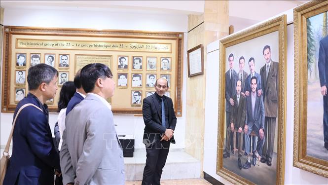Đoàn Công tác Tạp chí Cộng sản thăm Bảo tàng Cựu chiến binh Algeria. Mạnh Hùng – PV TTXVN tại Algeria